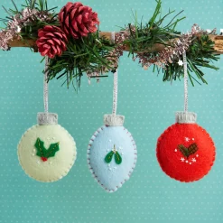 Christmas Baubles Felt Craft Kit