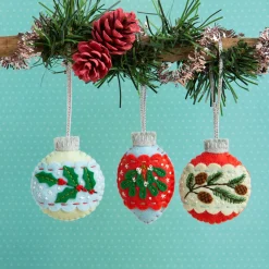 Christmas Baubles Felt Craft Kit